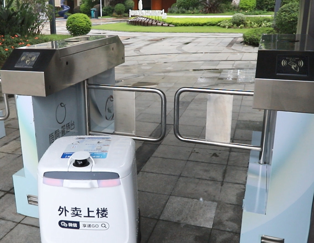 服务机器人在楼宇物业空间执行任务示意(资料图)