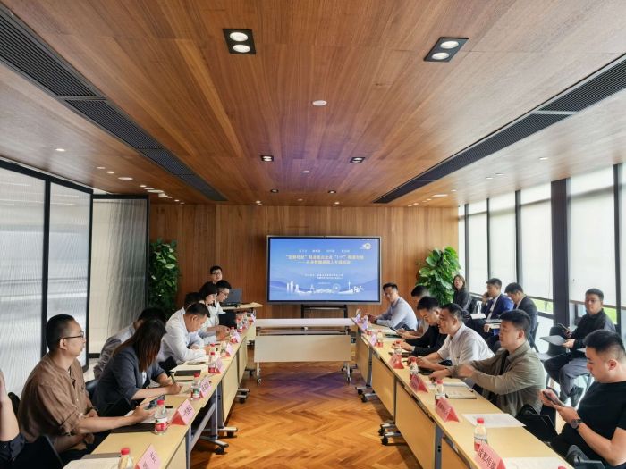 成都具身智能机器人1+N精准对接专场活动现场参会机构与机器人企业圆桌洽谈