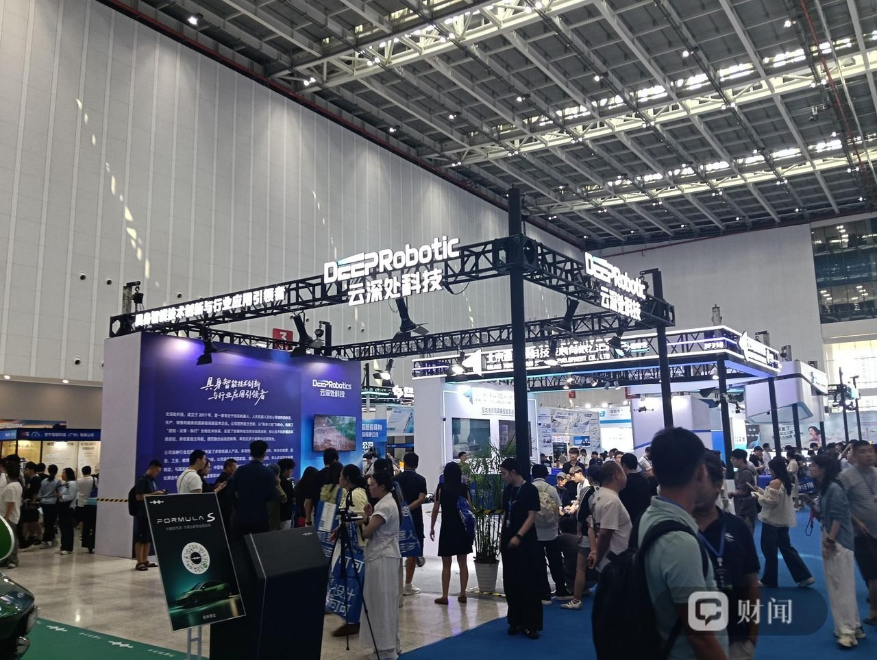 具身智能产业展会现场示意